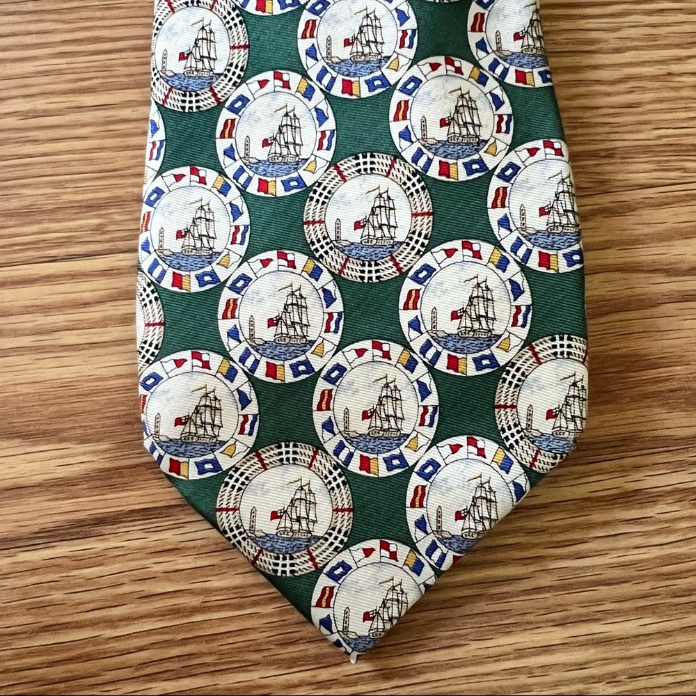Vintage Burberrys green 100% silk Necktie with Sailing‎ Ships